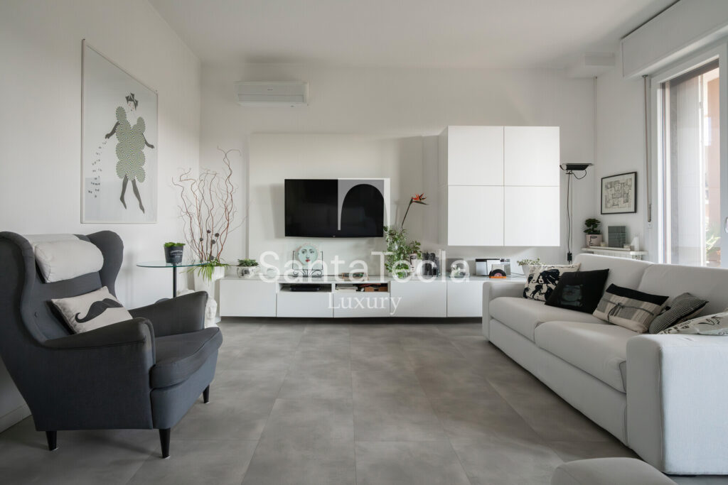 Four-room apartment with terrace in Arese